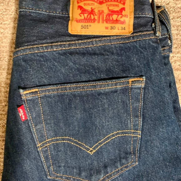 Men’s Levis - Picture 5 of 5